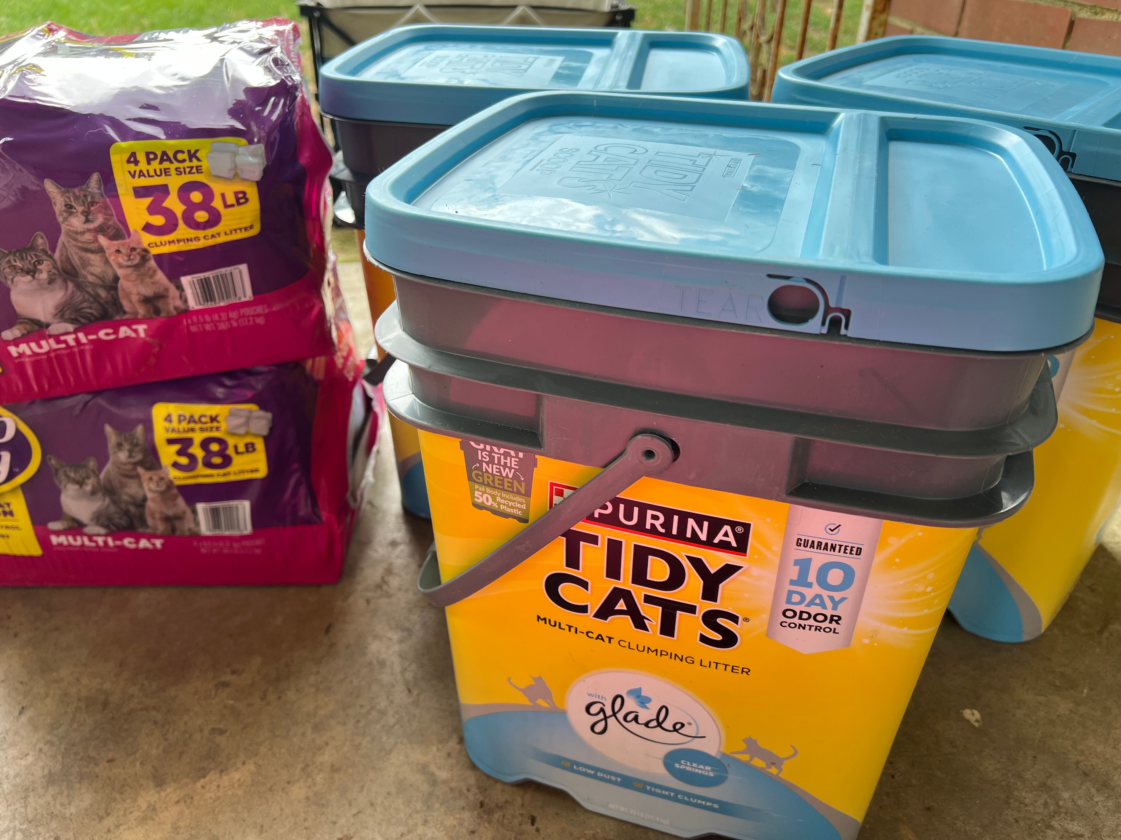 Tidy Cats litter buckets and 38lb multi-cat litter bags donated